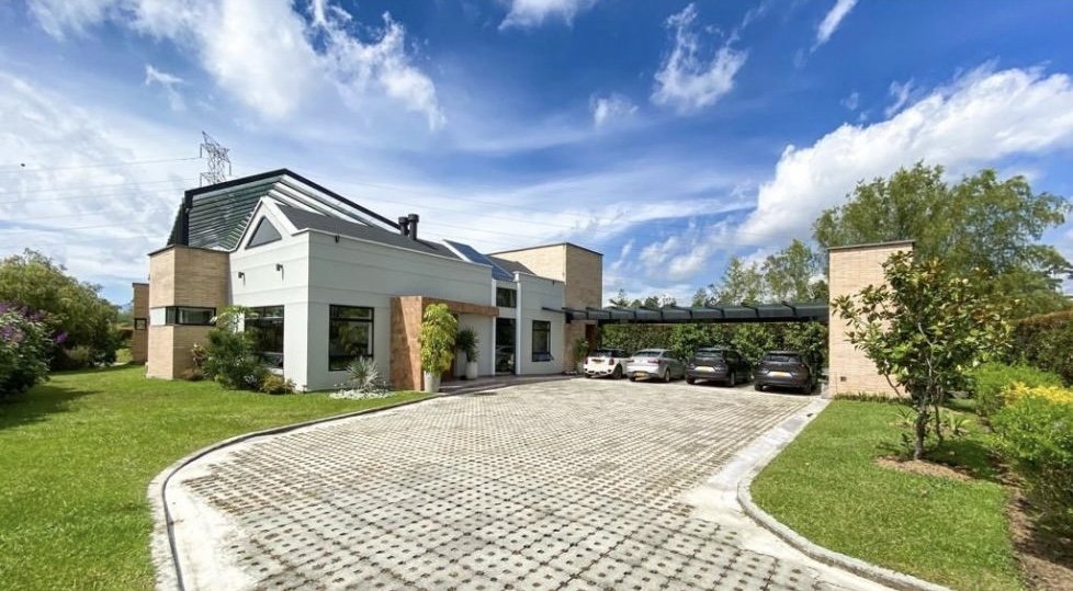 Gran Casa Campestre de Lujo Disponible en Renta Traficional en Llano Grande   — 2