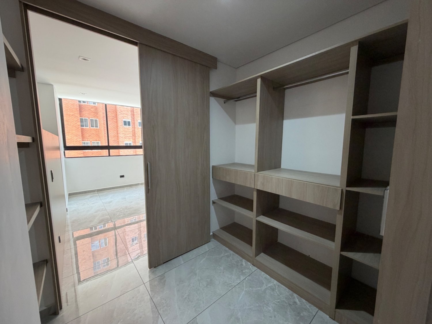 Moderno Apartamento en Laureles - Image 13