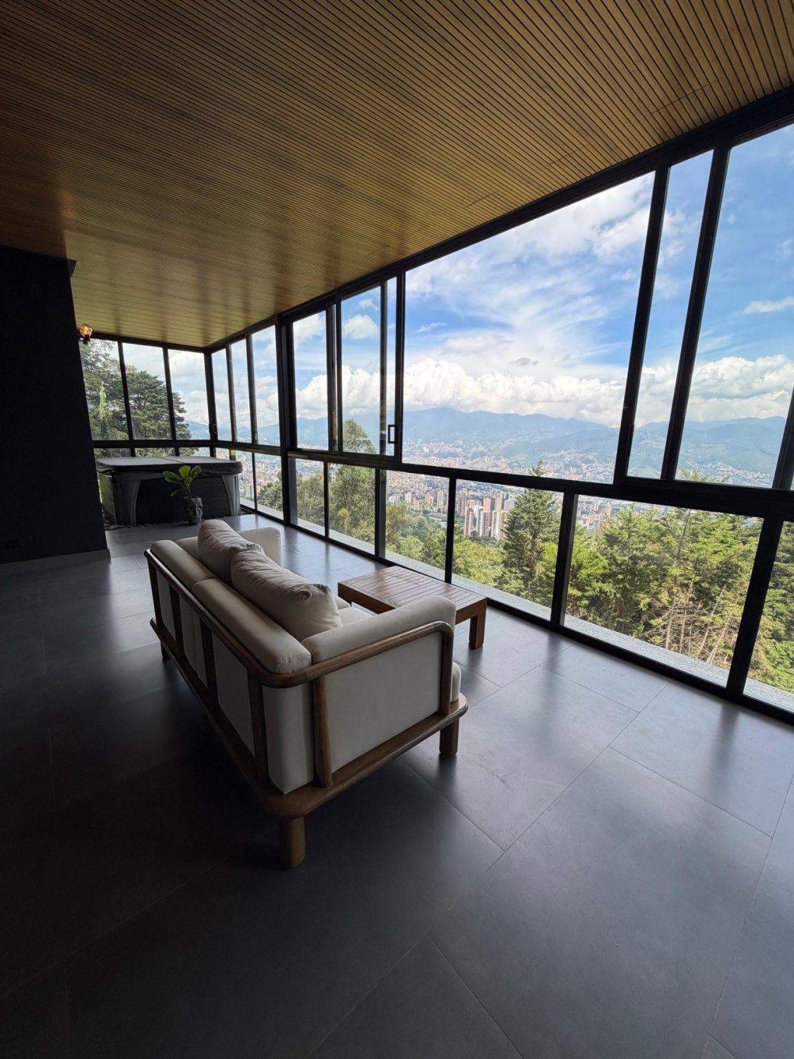 Exclusiva casa en Renta con vista a la ciudad ubicada en las palmas  - Image 22