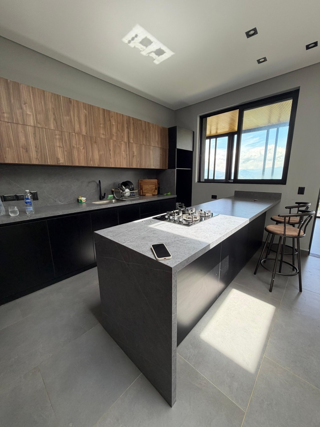 Exclusiva casa en Renta con vista a la ciudad ubicada en las palmas  - Image 5