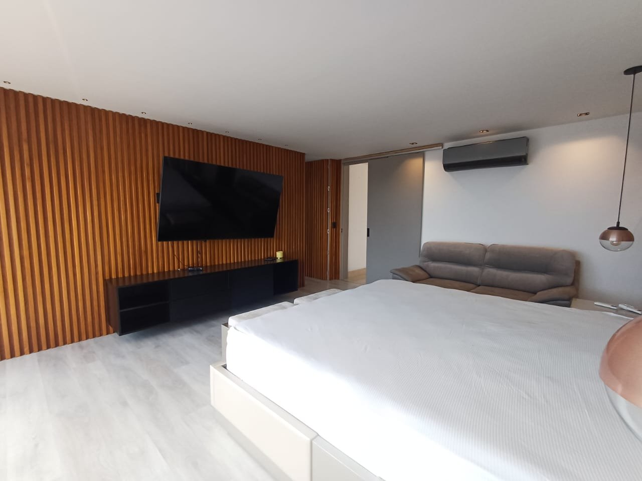 Gran apartamento con vista a la ciudad en Renta en el poblado  — 24