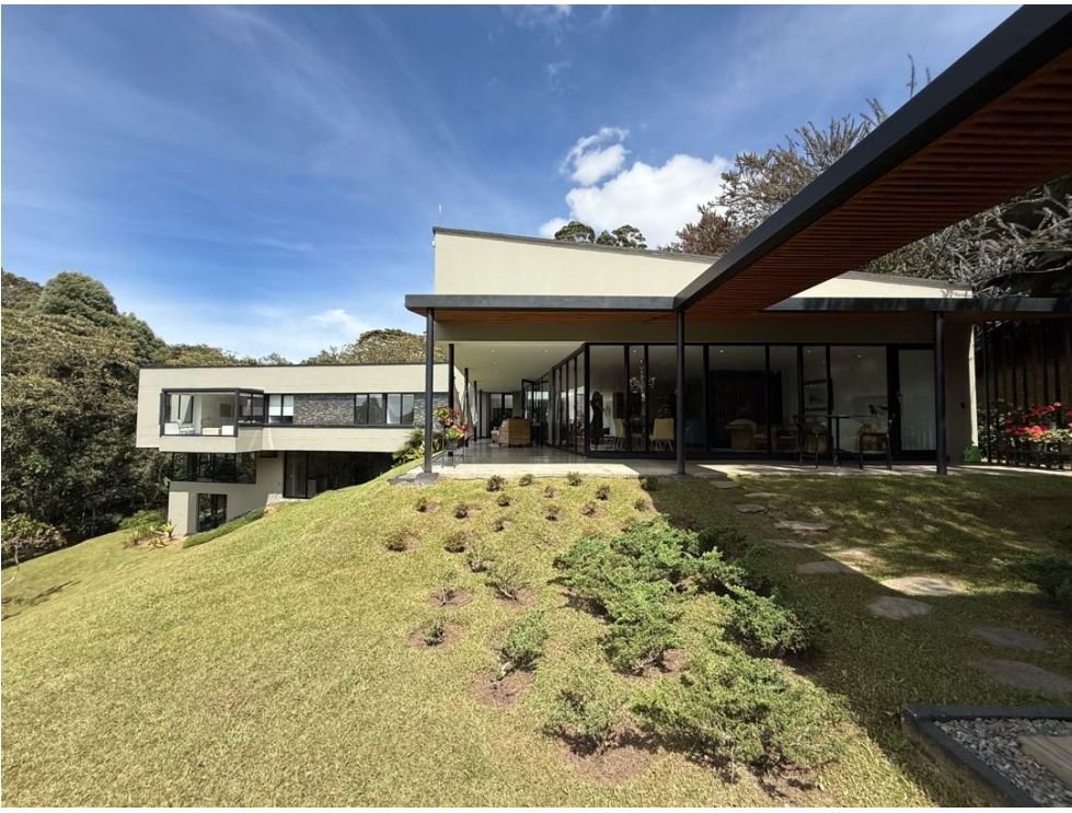 Exclusiva Casa en Renta y Venta en el Alto de las palmas . — 22