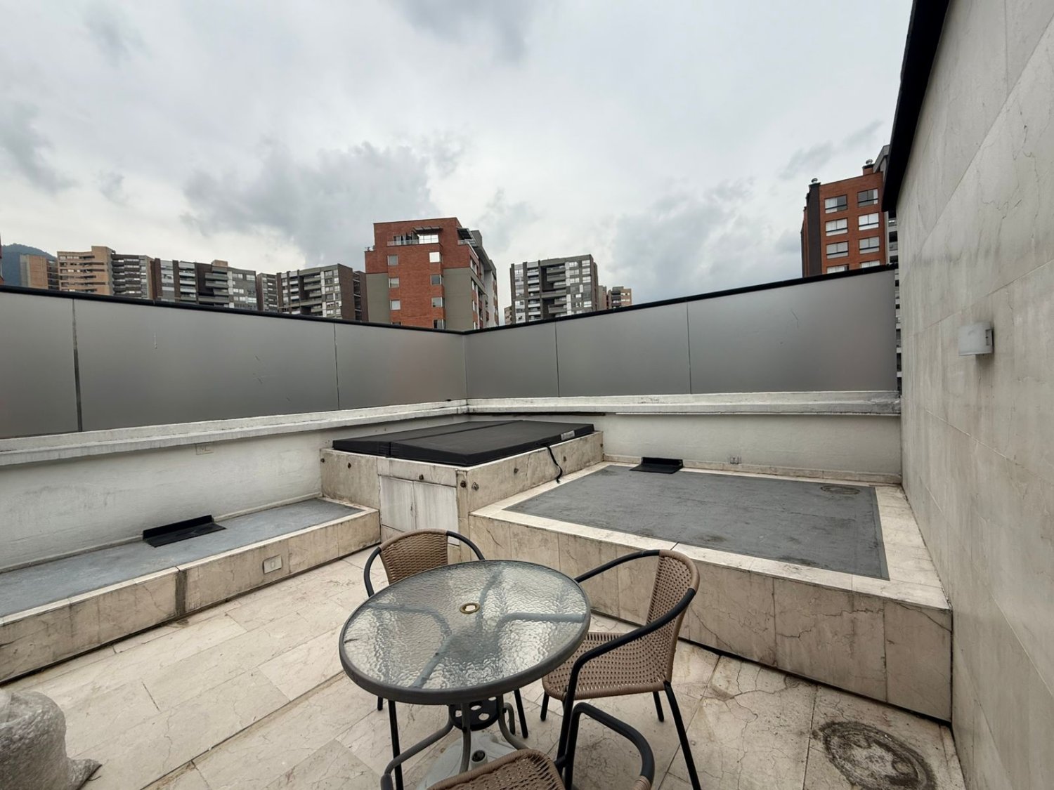 Exclusivo duplex con jacuzzi en la terraza en Renta  - Image 8