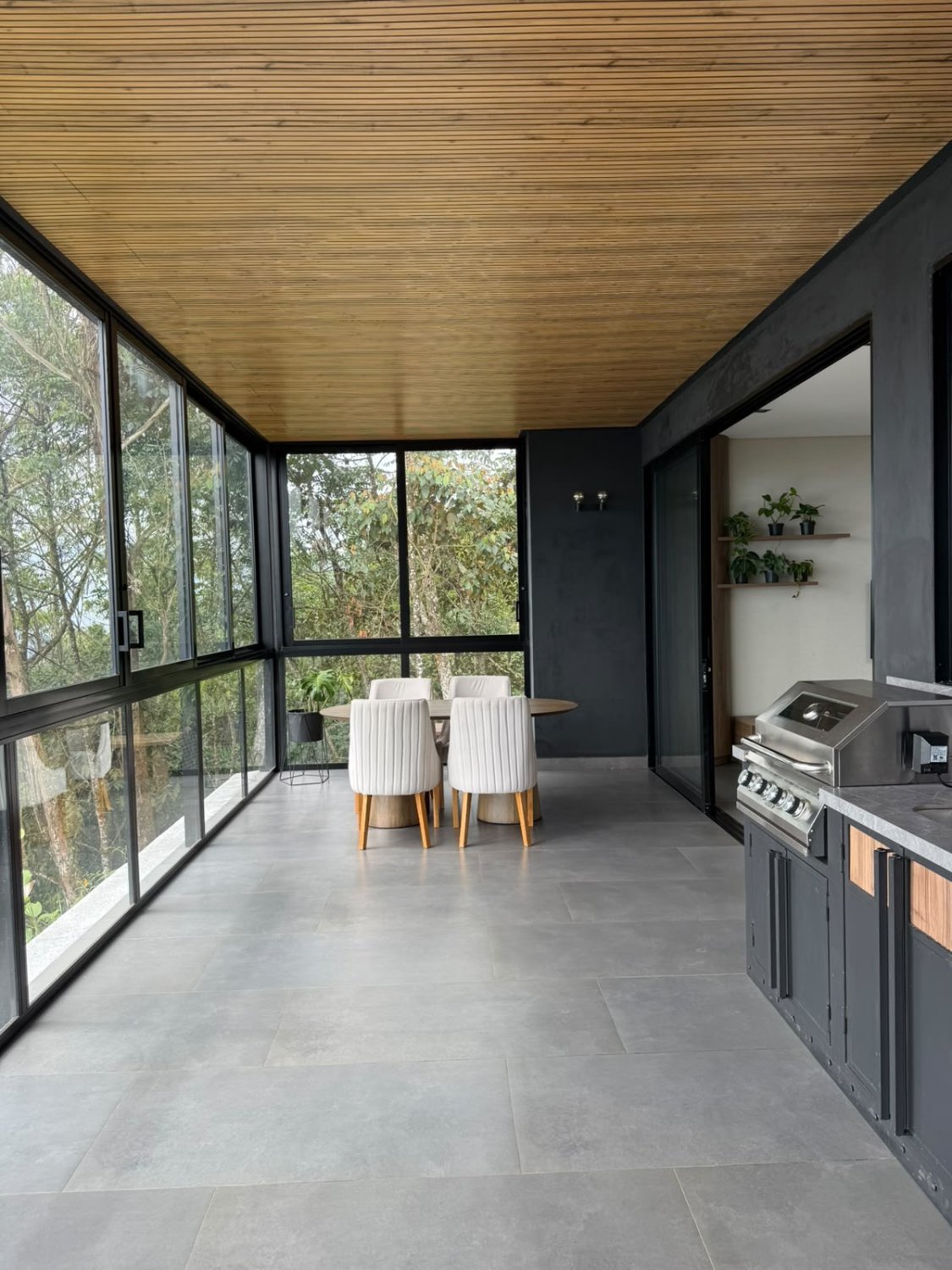 Exclusiva casa en Renta con vista a la ciudad ubicada en las palmas  - Image 9