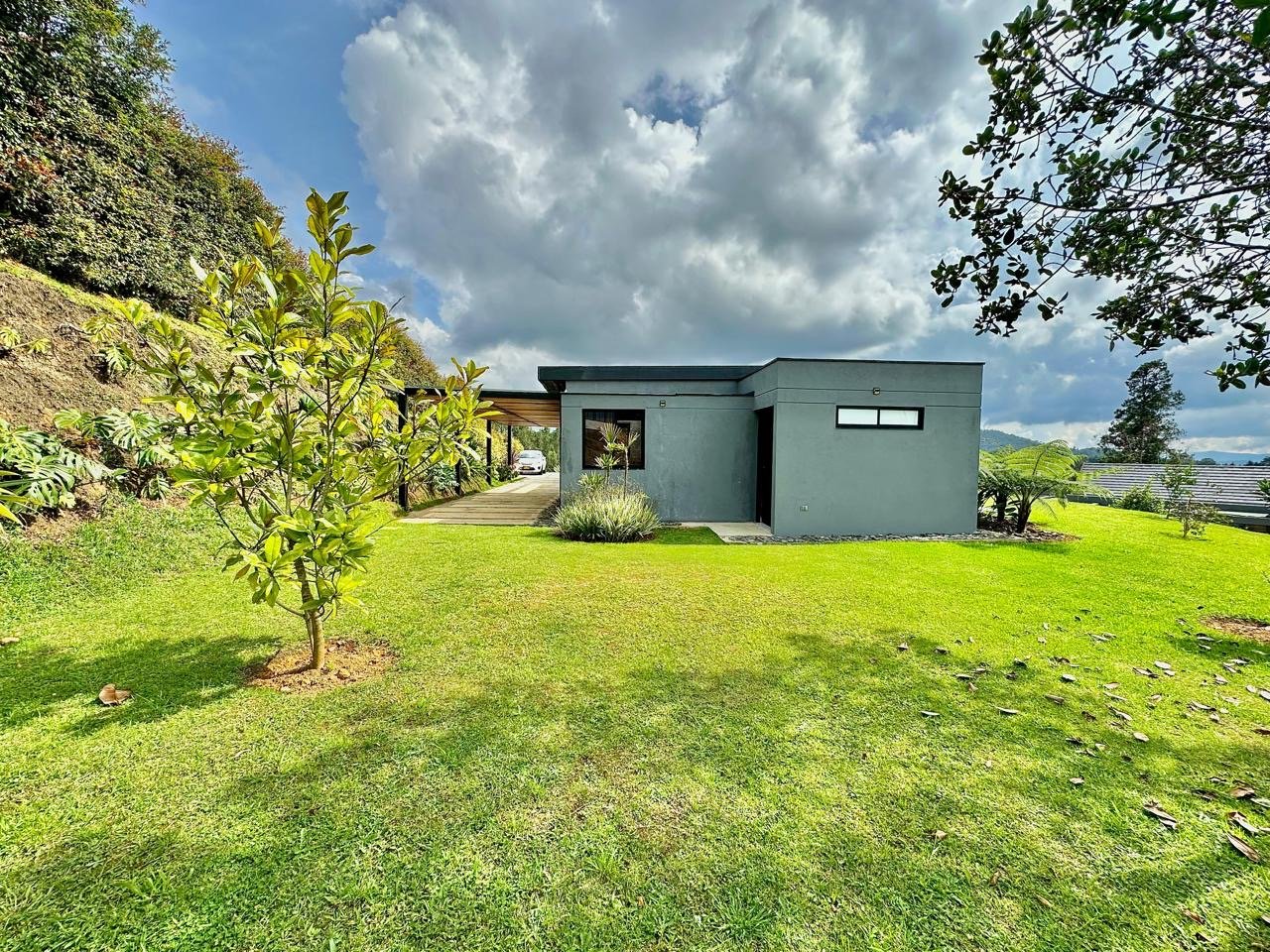 Hermosa Casa Campestre en Renta Poblado  - Image 6