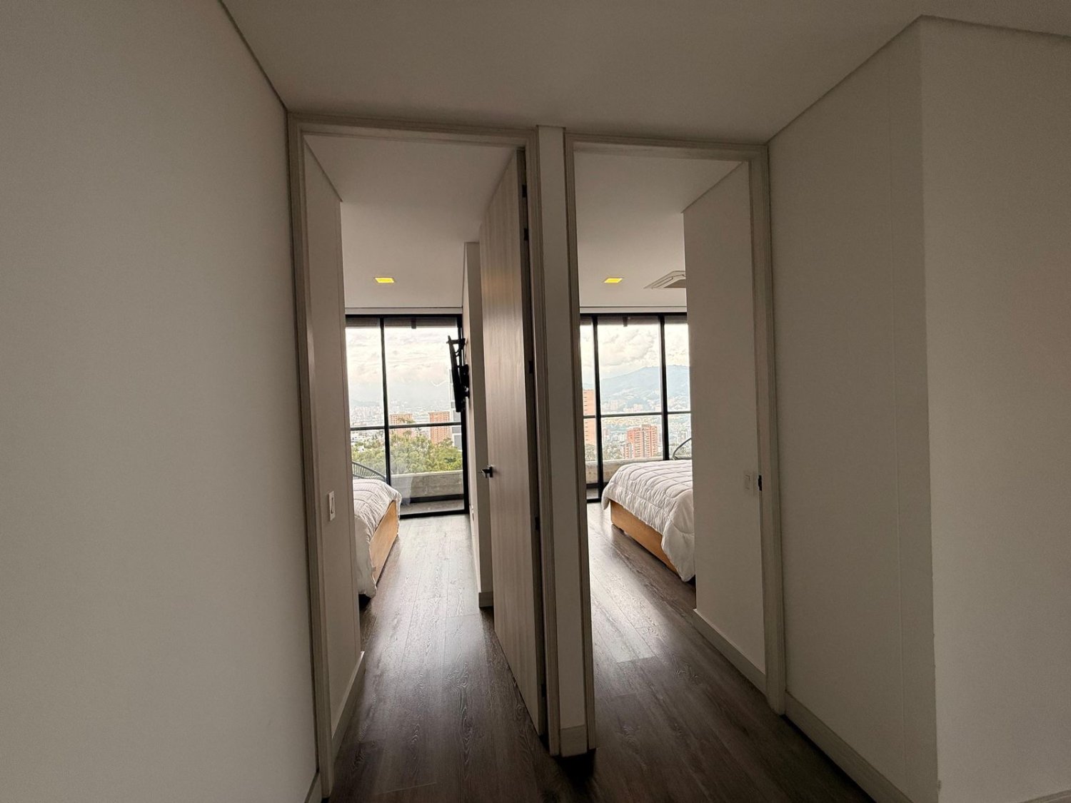 Se renta apartamento a pasos del cc tesoro  - Image 10