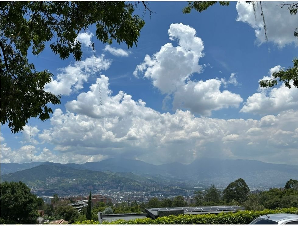 Hermosa casa en la loma del Escobero (Parte plana ) En Renta .  — 13
