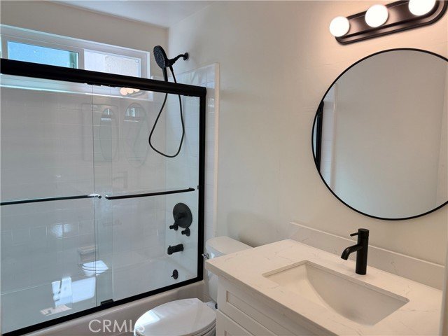 Beautiful Tarzana Apartment - Image 6