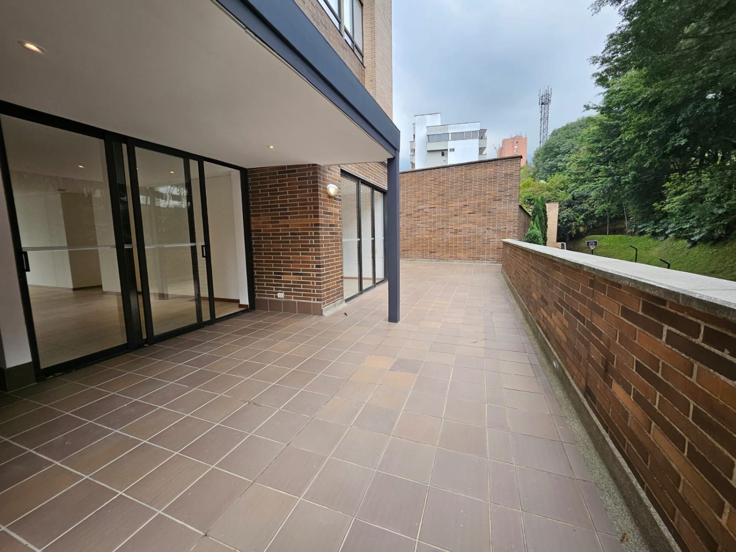 gran apartamento en Renta y Venta en el poblado  - Image 3