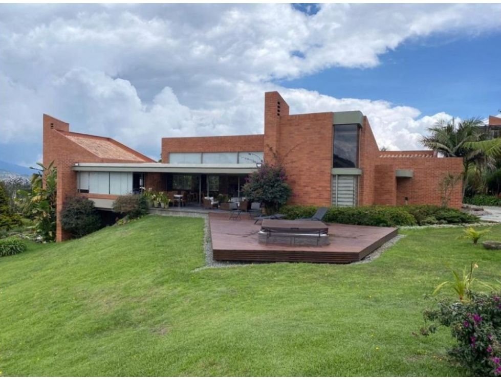 Gran Propiedad en Venta en el Alto de las palmas Disponible en Venta  — 1