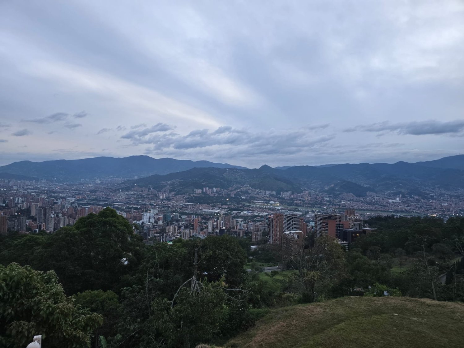 Exclusivo lote en venta con vista a la ciudad  — 5