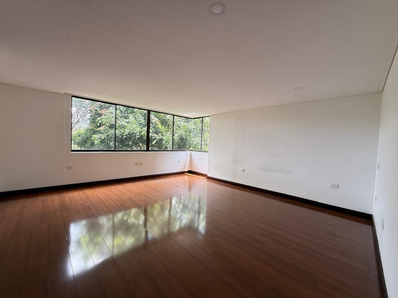 En renta y Venta amplio apartamento en Castropol  - Image 20