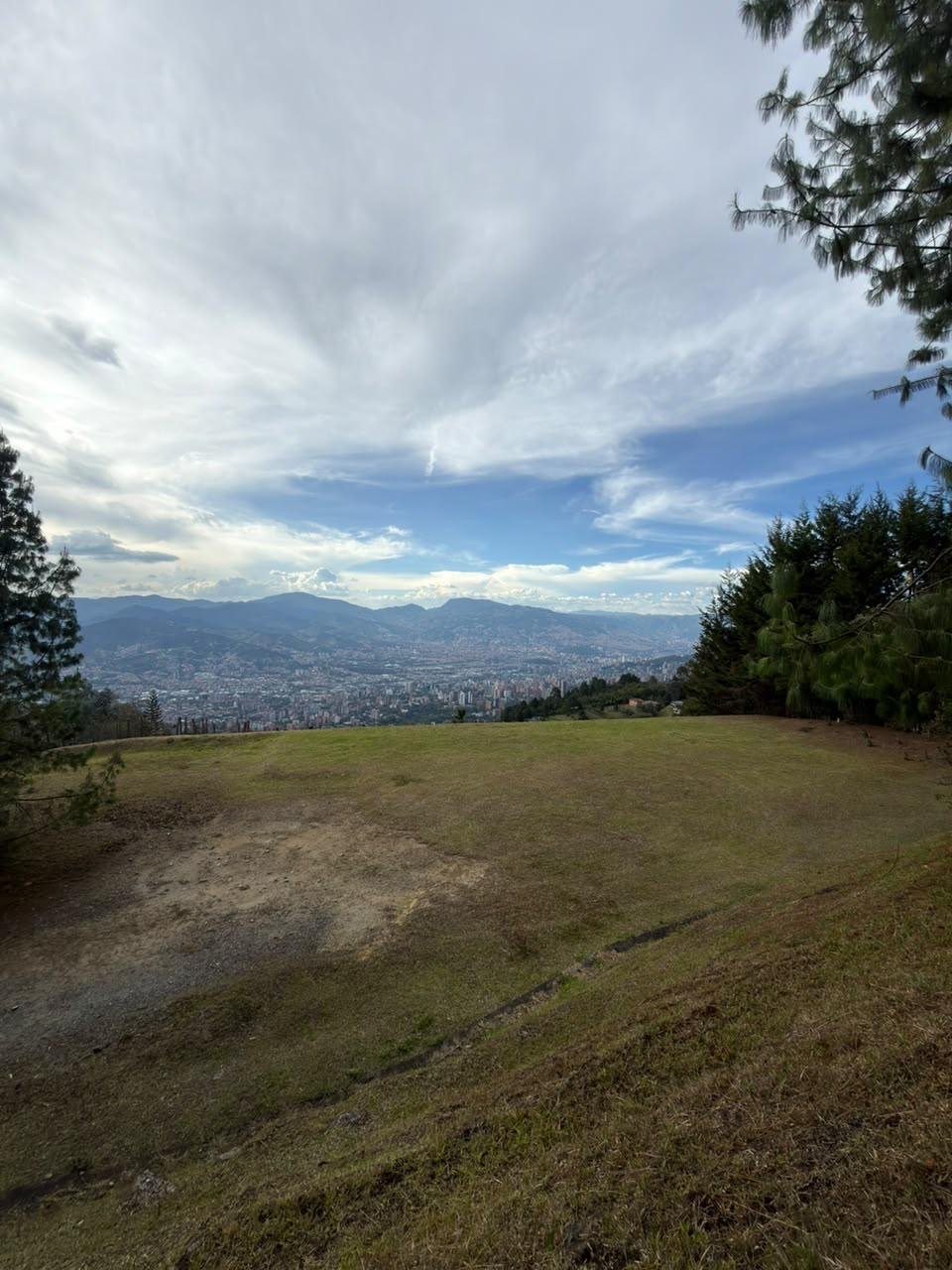 Gran lote con Vista a la ciudad  — 1
