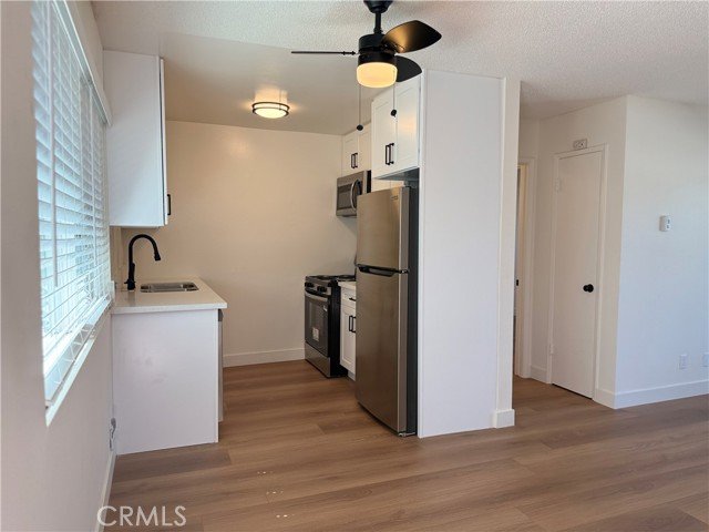 Beautiful Tarzana Apartment - Image 2