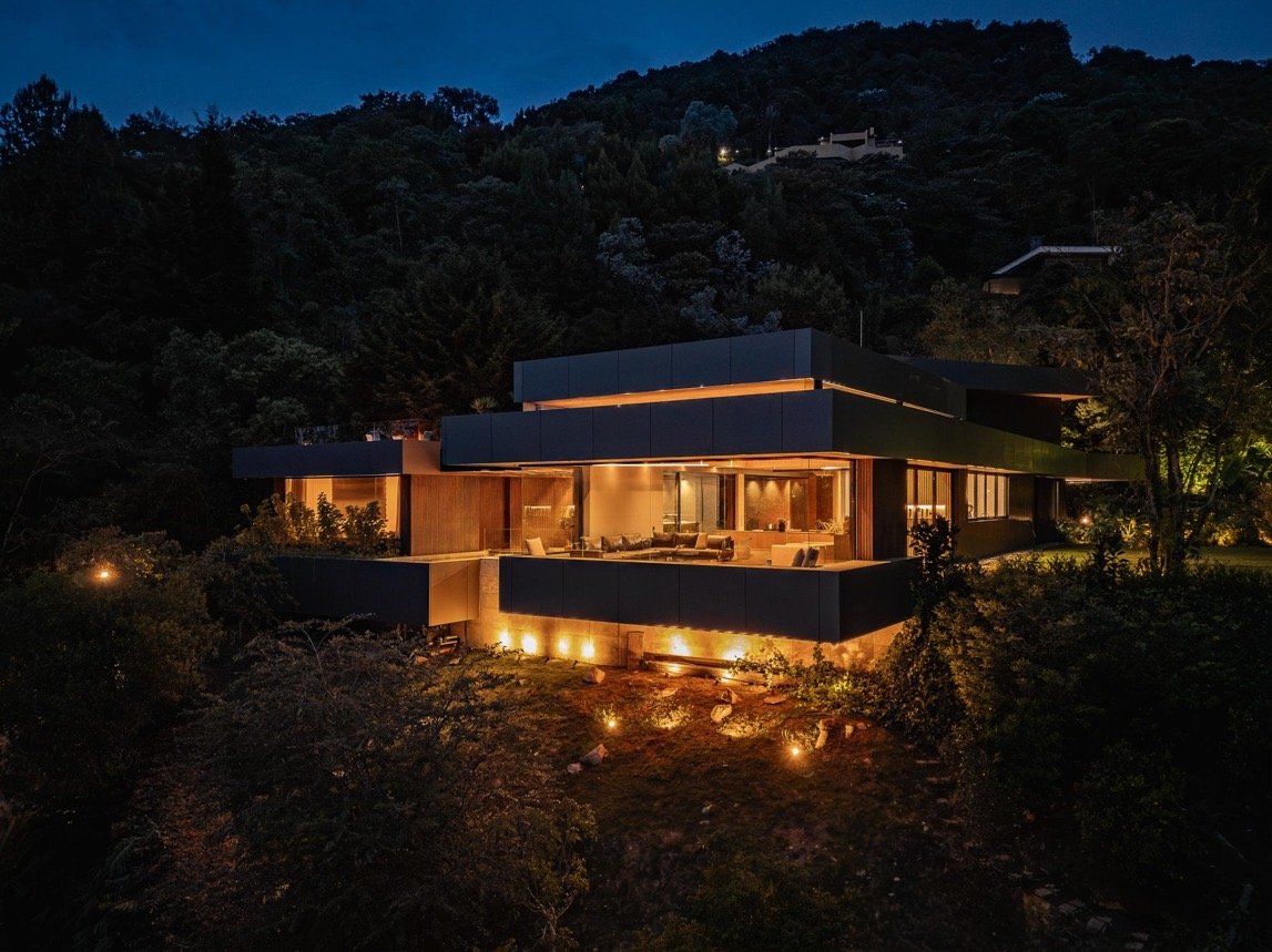 Exclusiva casa de lujo en Venta con la mejor Vista a la ciudad de Medellín 