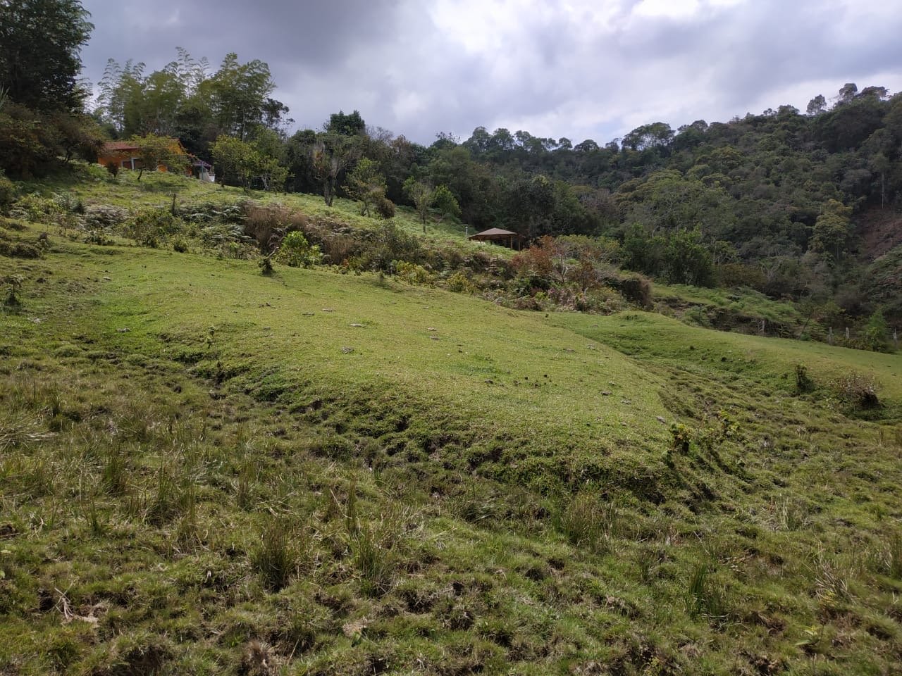 Exclusivo Lote para inversiones ideal para desarrollo inmobiliario con accesos a represa  — 2