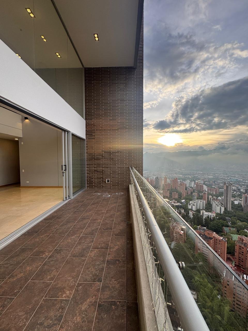 Exclusivo Penthouse con Vista panorámica a Medellín  — 3