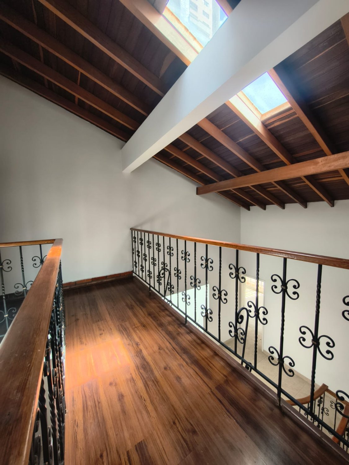 Gran Casa de 3 niveles en Renta y Venta en Sabaneta  — 13