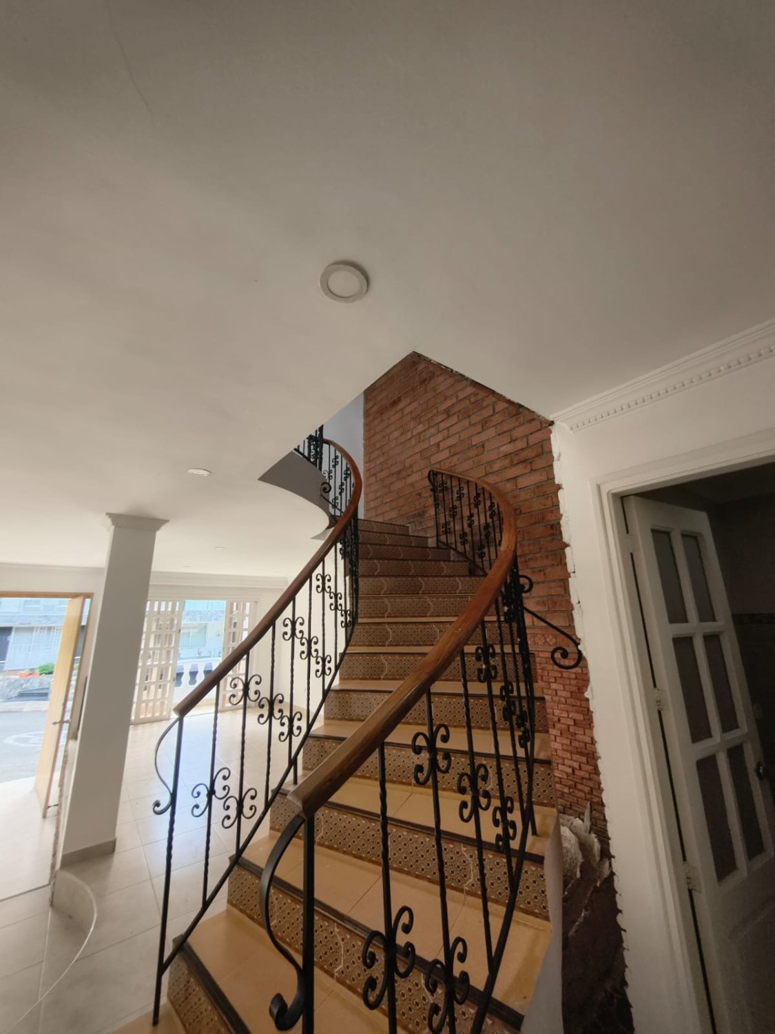 Gran Casa de 3 niveles en Renta y Venta en Sabaneta  — 3