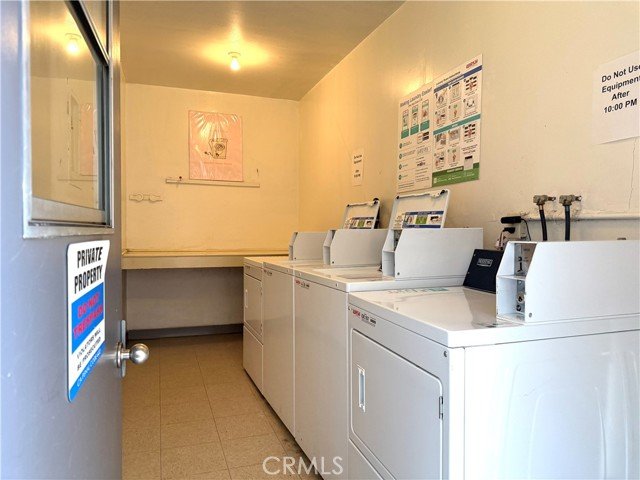 Beautiful Tarzana Apartment - Image 9