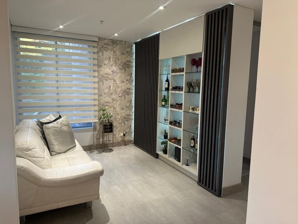 Se renta amplio apartamento amoblado con 2 Grandes terrazas  - Image 2