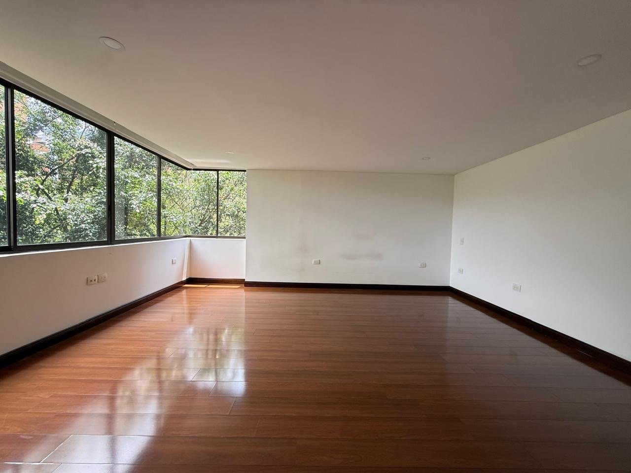 En renta y Venta amplio apartamento en Castropol  - Image 21