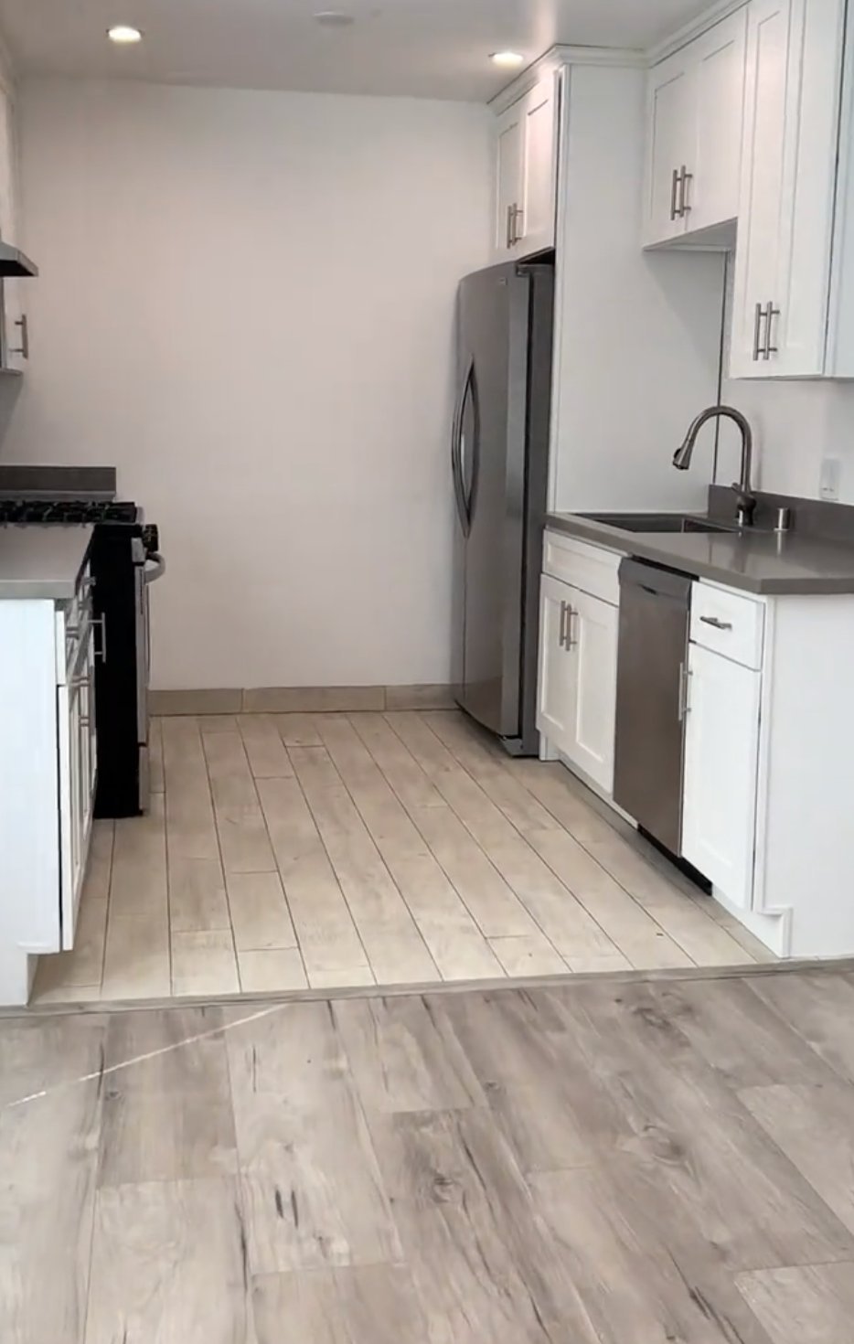 Modern Apartment in Sherman Oaks - Image 1