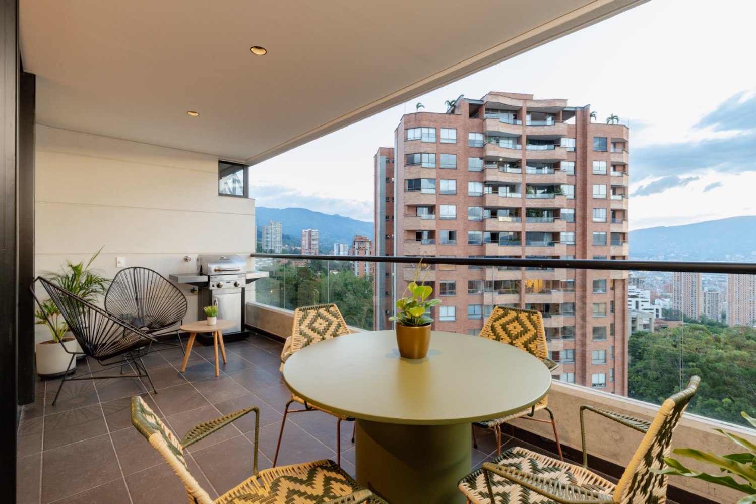 Elegante Apartamento en Poblado — 2
