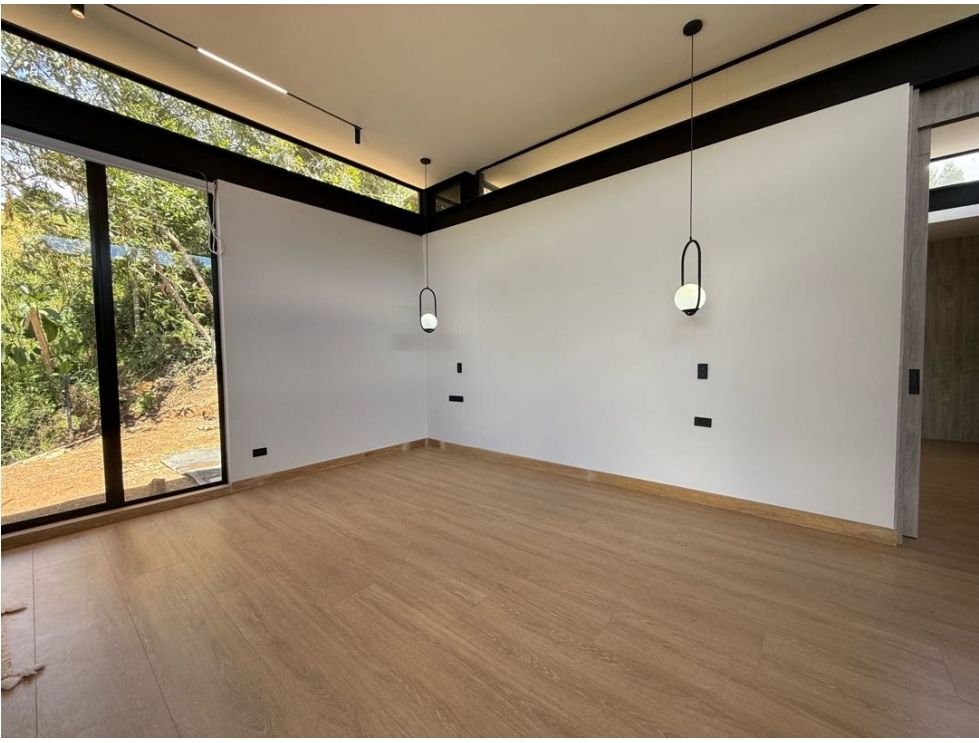 Moderna Casa Disponible en Venta en el alto de las palmas  — 2