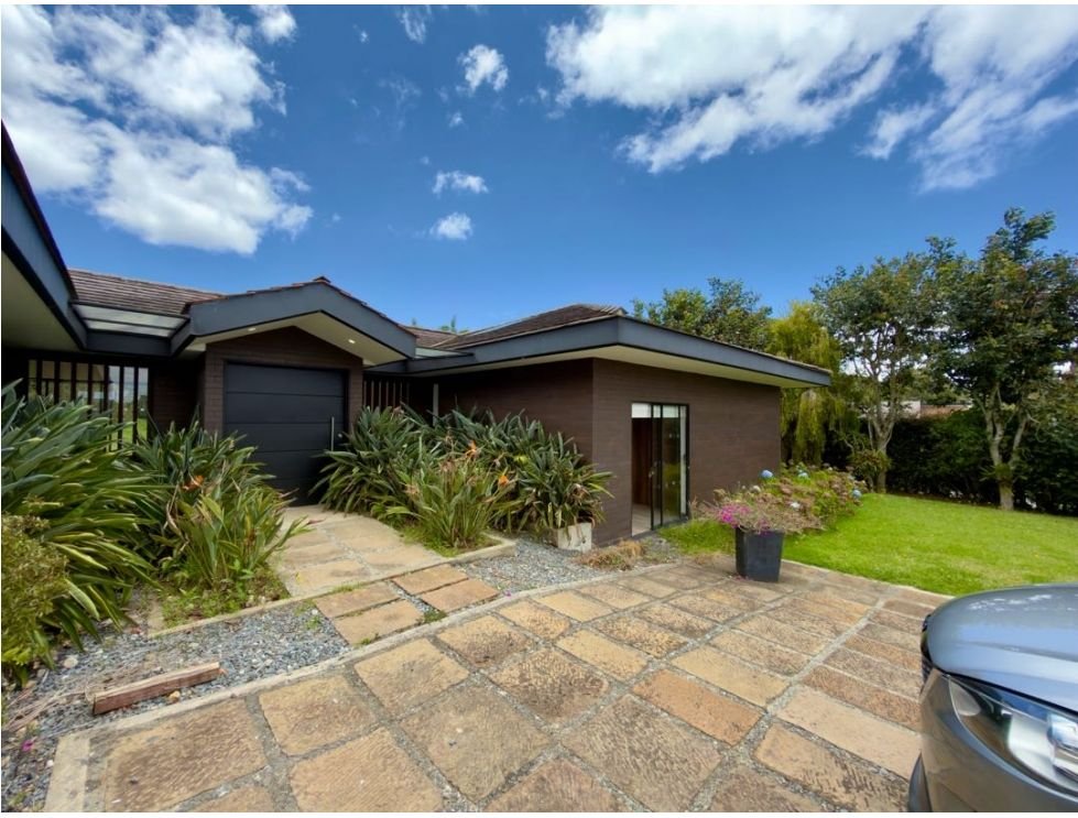 En venta Hermosa casa de un solo nivel en las palmas  — 3