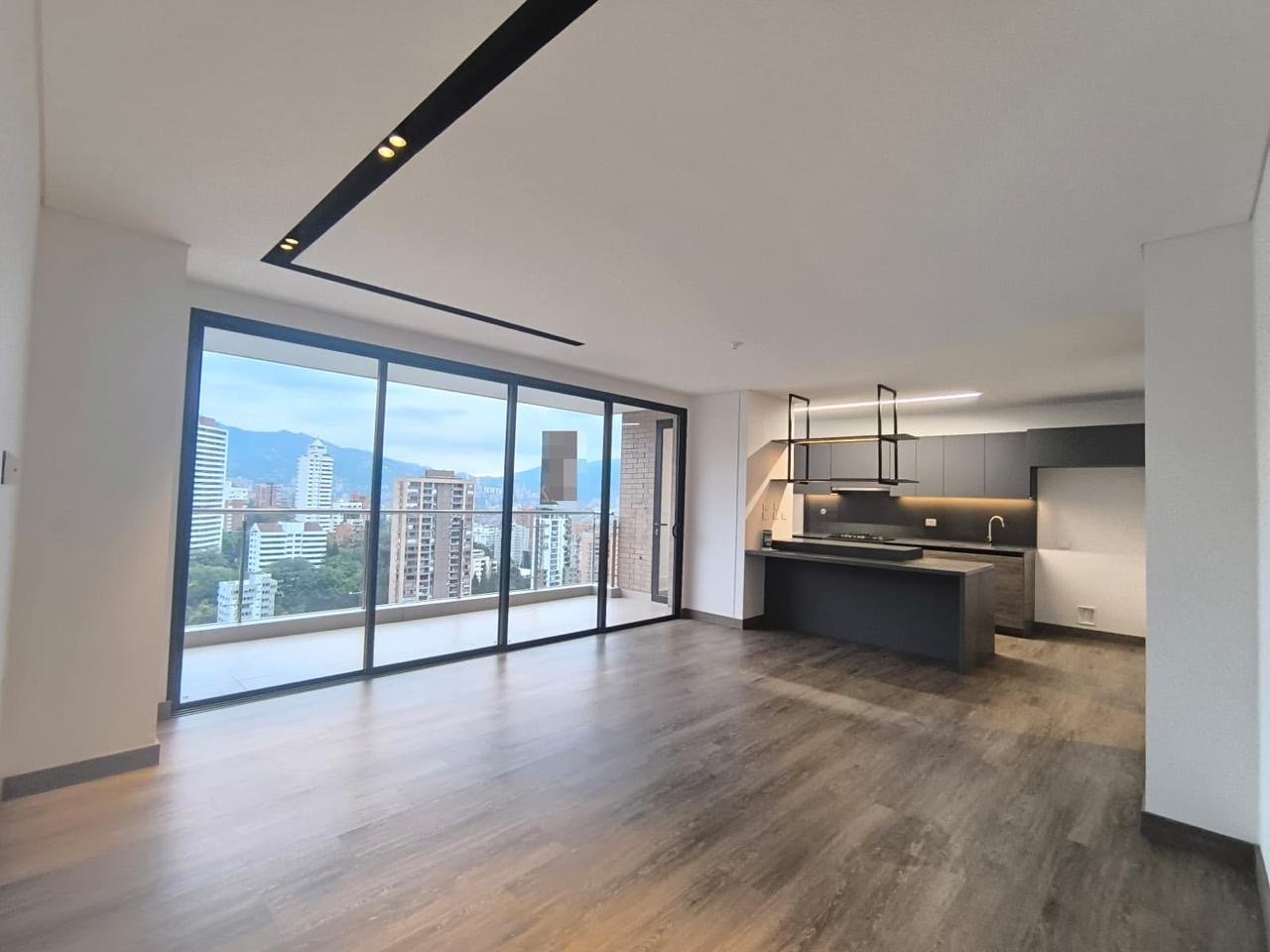 Moderno Apartamento En Poblado — 4