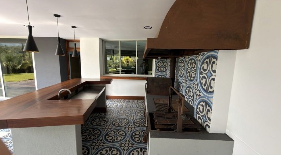 Gran casa Campestre con piscina Privada en Renta  — 4