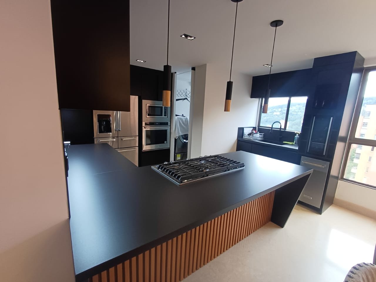 Gran apartamento con vista a la ciudad en Renta en el poblado  — 1