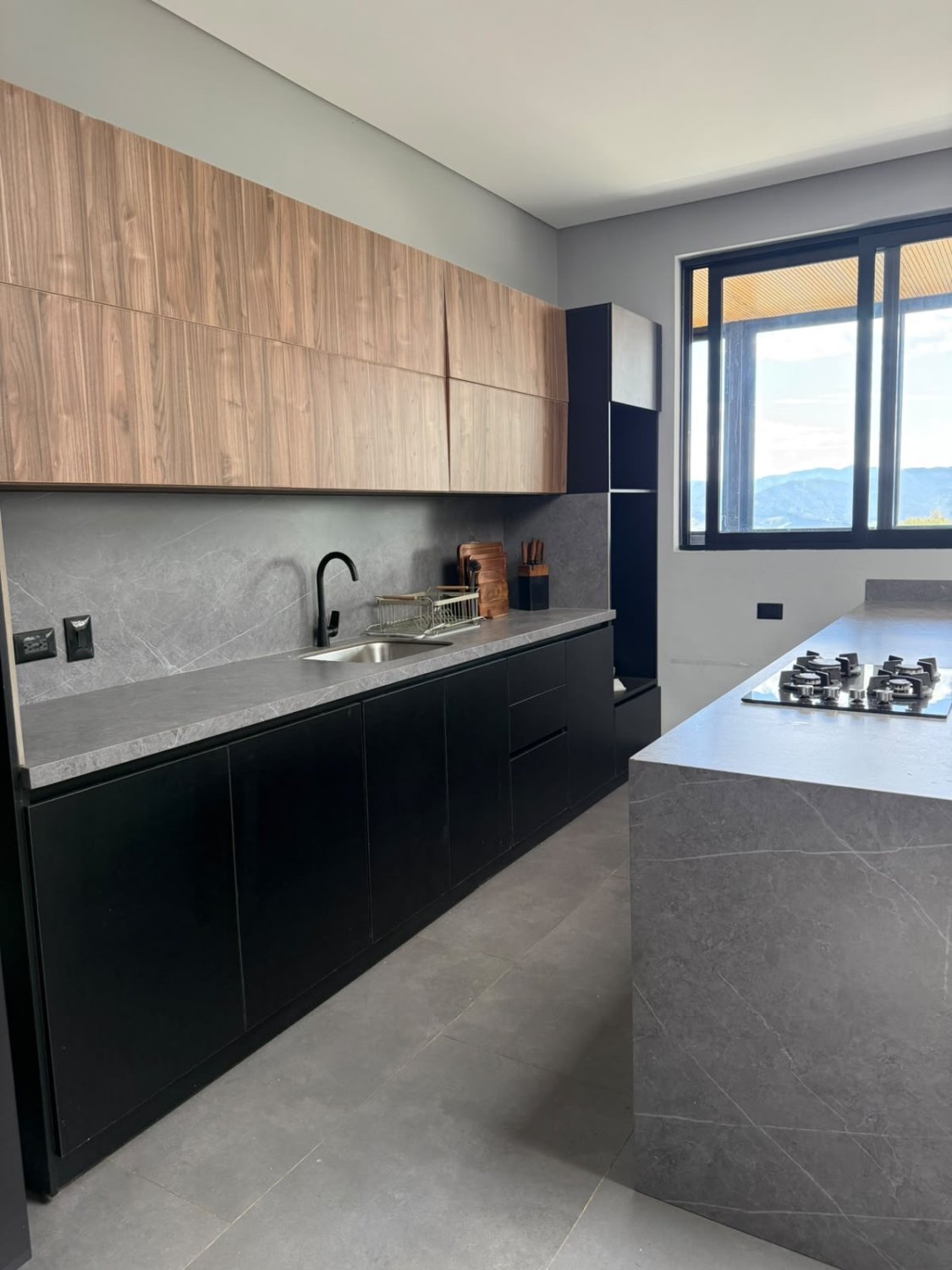 Exclusiva casa en Renta con vista a la ciudad ubicada en las palmas  - Image 11