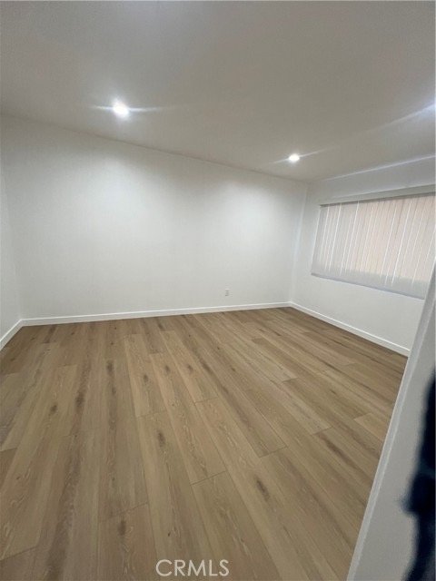 Modern condo in panorama city - Image 6