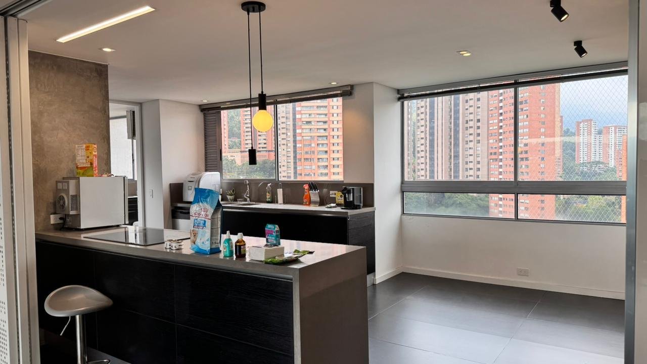 Apartamento moderno en renta Amoblada en el Sector del poblado  - Image 2