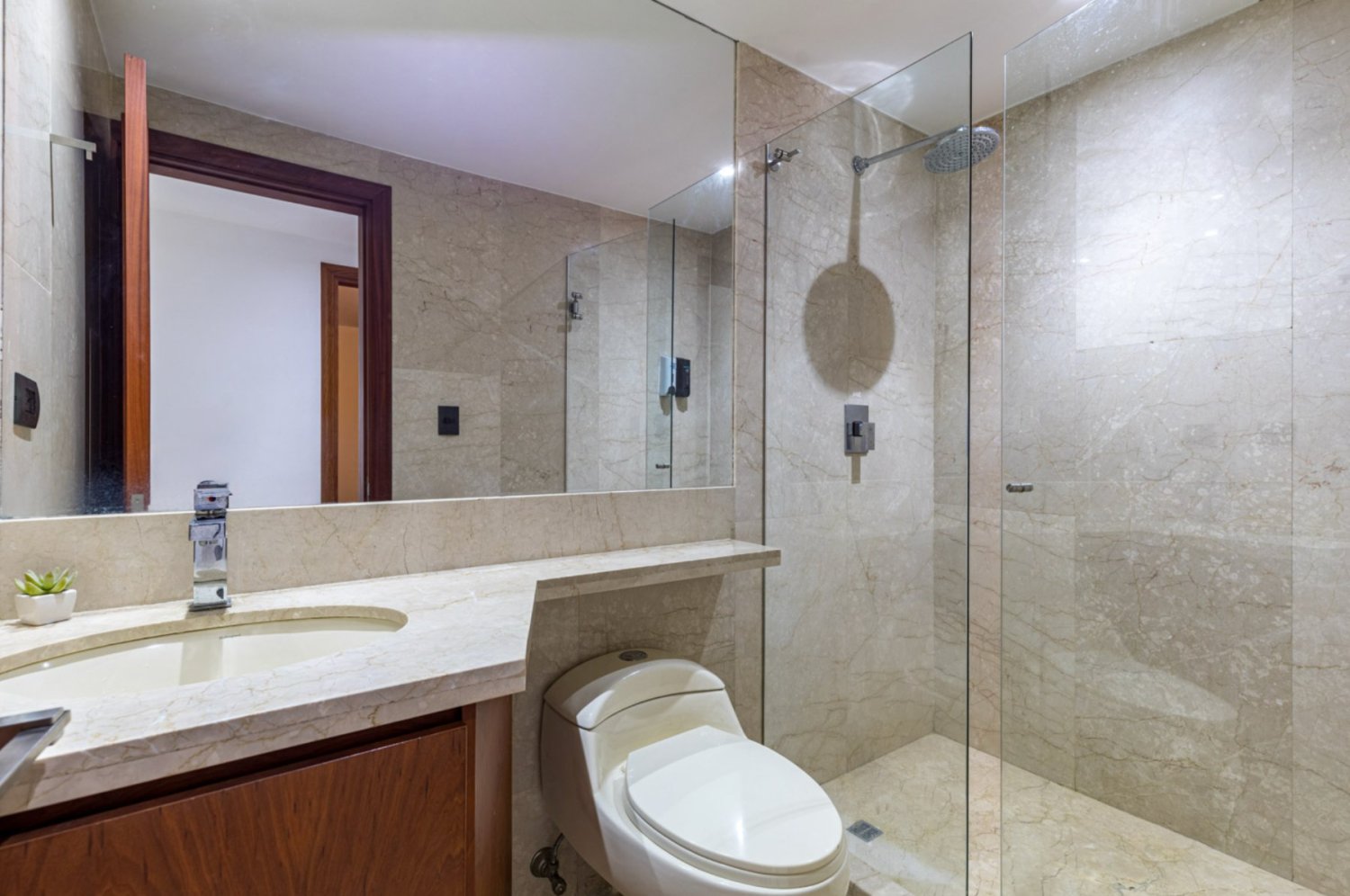 Luxury Penthouse for Short-Term Rental – PH Los Balsos - Image 10