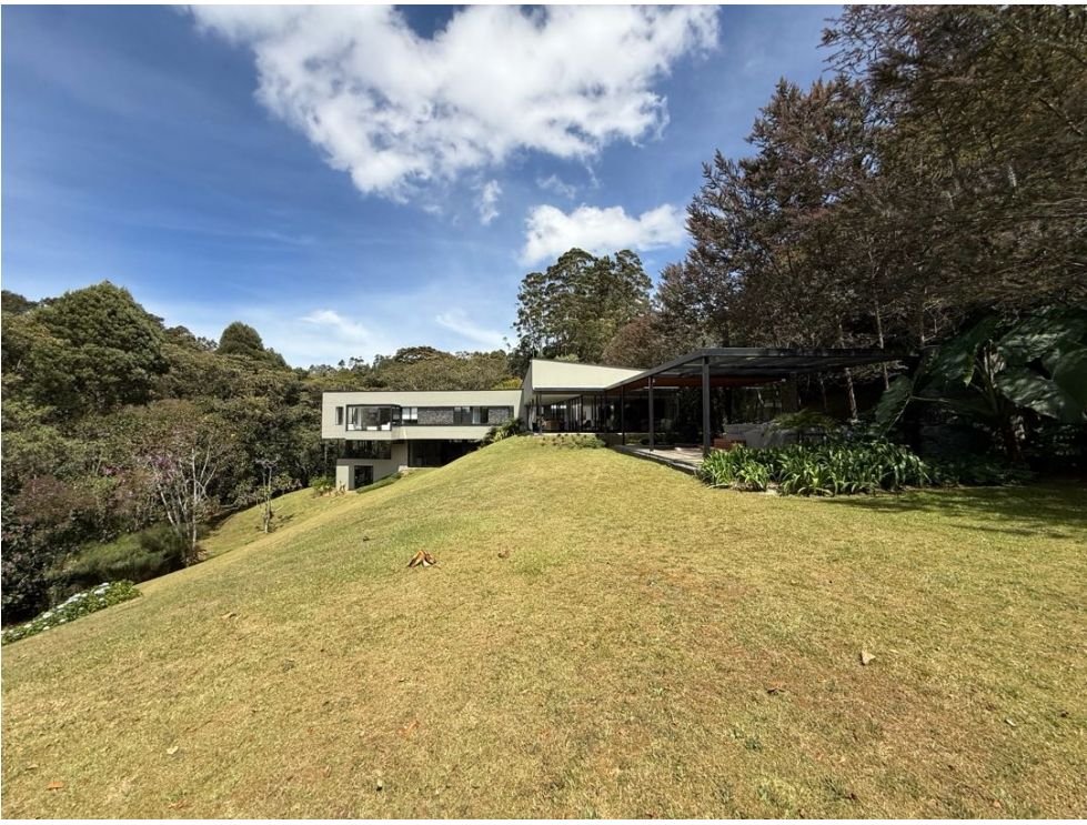 Exclusiva Casa en Renta y Venta en el Alto de las palmas . — 12