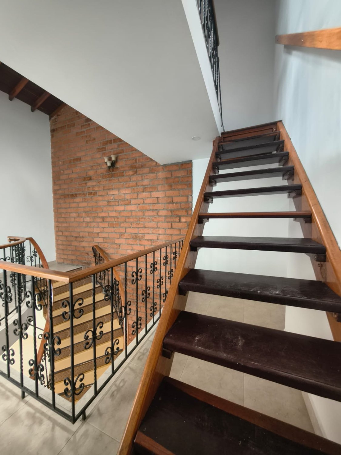 Gran Casa de 3 niveles en Renta y Venta en Sabaneta  — 11