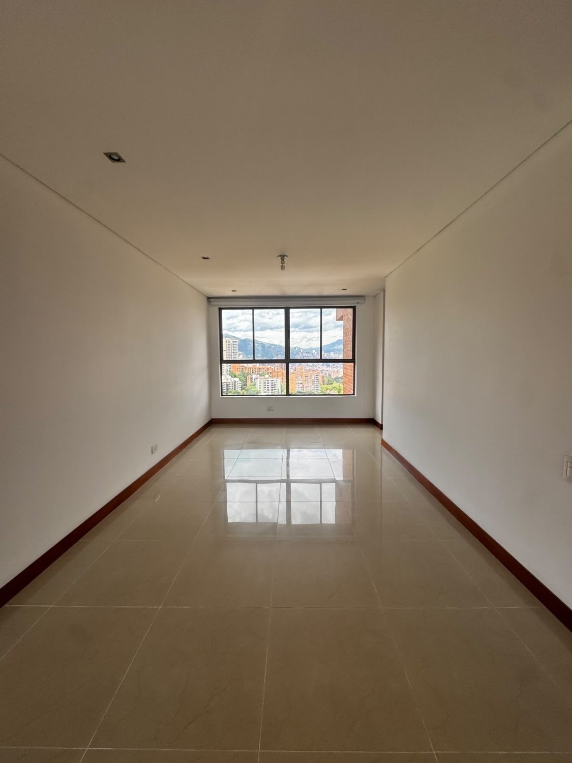 Amplio Apartamento con vista a Medellín en Renta Tradicional  - Image 14
