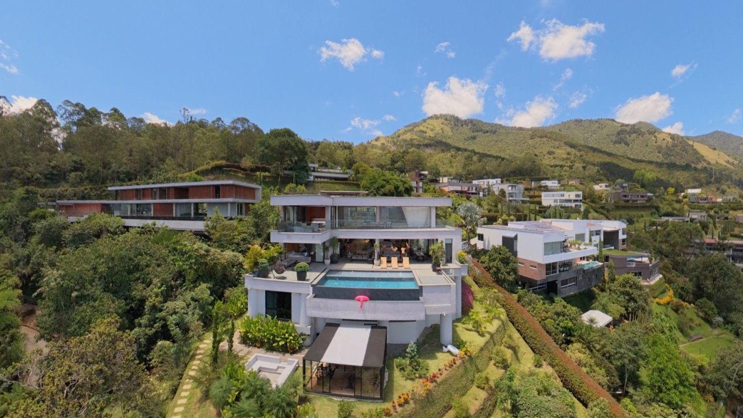 Luxury Mansion for Rent – Medellín - 11