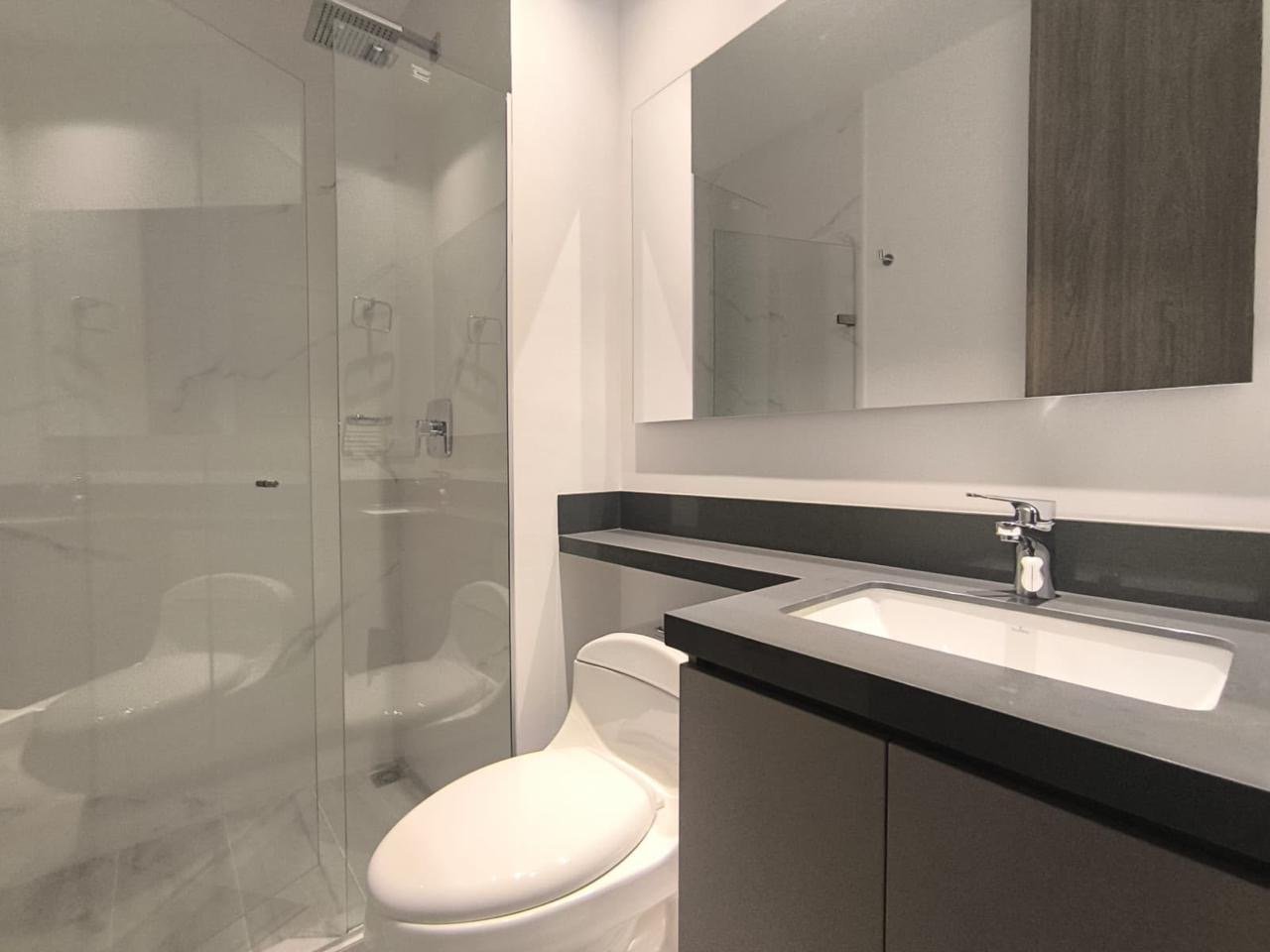 Moderno Apartamento En Poblado — 18