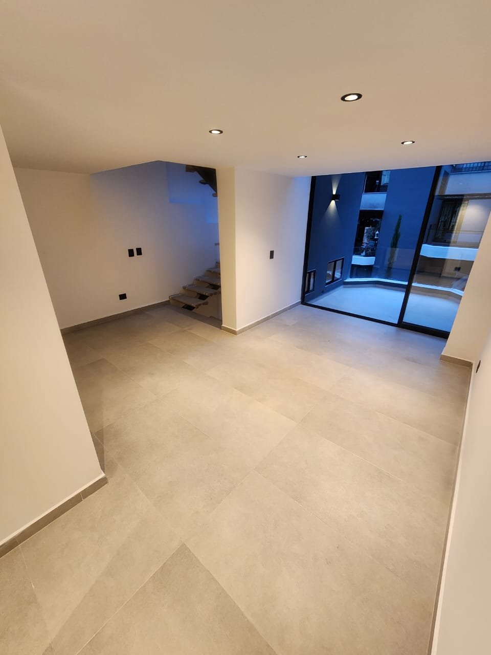 Casa remodelada en Renta tradicional Cerca al Centro comercial el Tesoro  - 17