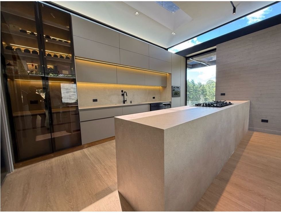 Moderna Casa Disponible en Venta en el alto de las palmas  — 6