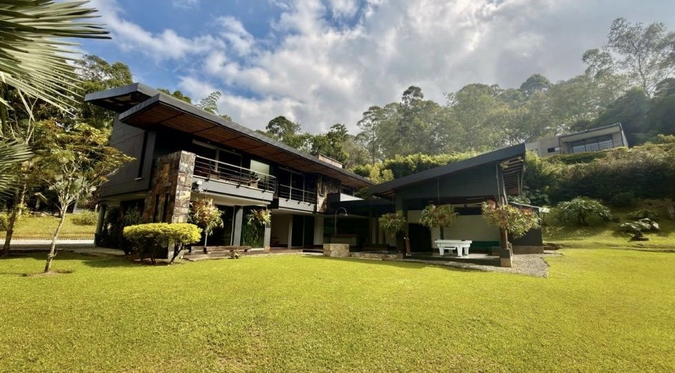 Gran casa Campestre con piscina Privada en Renta  — 1