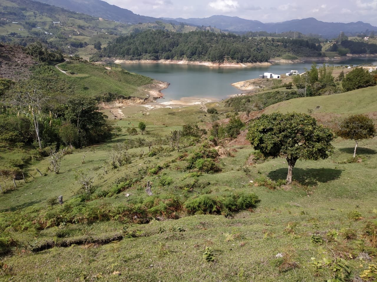Exclusivo Lote para inversiones ideal para desarrollo inmobiliario con accesos a represa  — 1