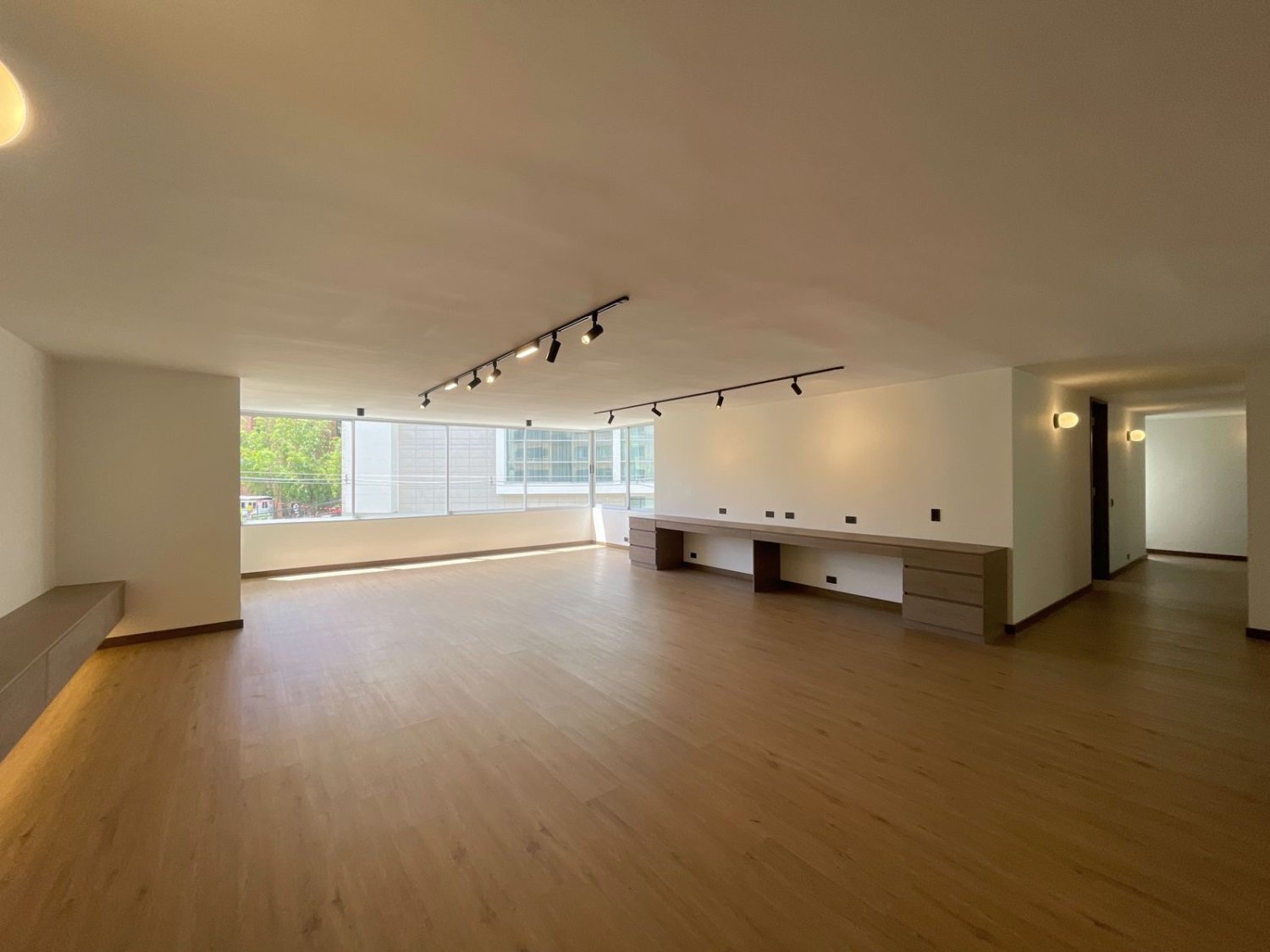 Gran apartamento reformado en Renta Tradicional en el poblado  — 7