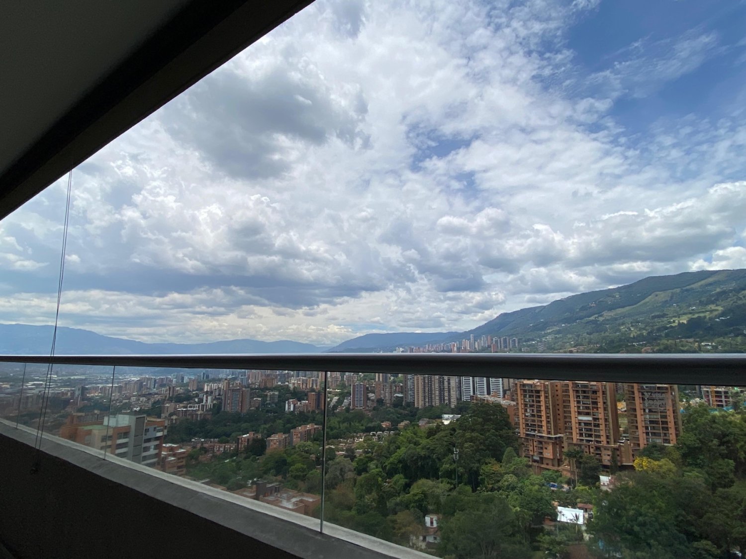 Gran Apartamento en Venta Disponible en la loma de las Brujas  — 24