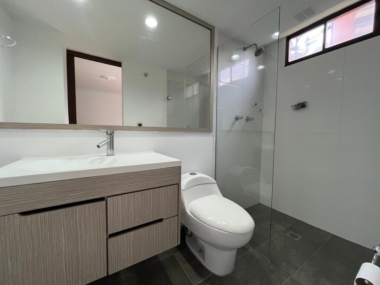 Apartamento disponible en renta y venta en el sector de la Concha (Poblado) - Image 11