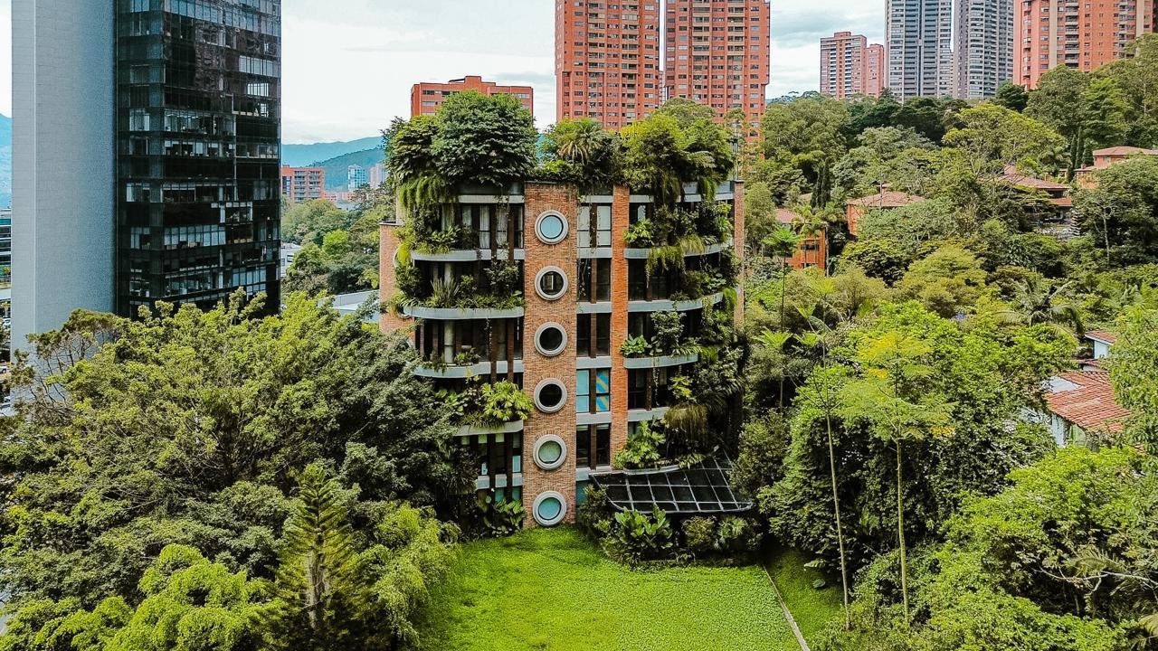 Exclusivo apartamento de lujo tipo Boutique en el poblado en Venta  - Image 2